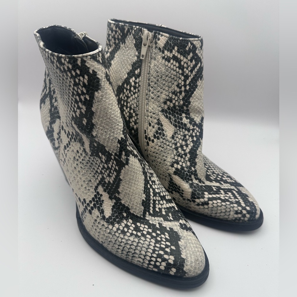 Madden Girl Snake Print Ankle Boots – Size 7 – Side Zip